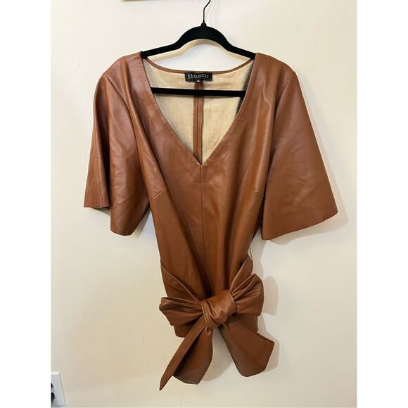 Eloquii Faux Leather Tie Waist Flutter Sleeve Top 20 - Picture 3 of 5
